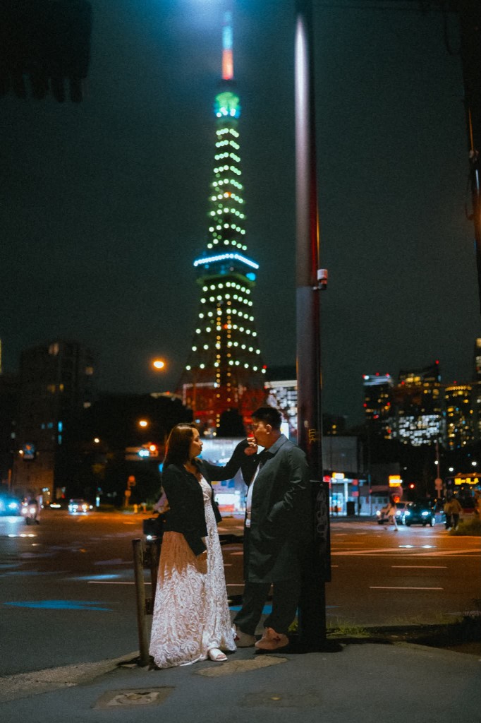 Rey and Kim together at night